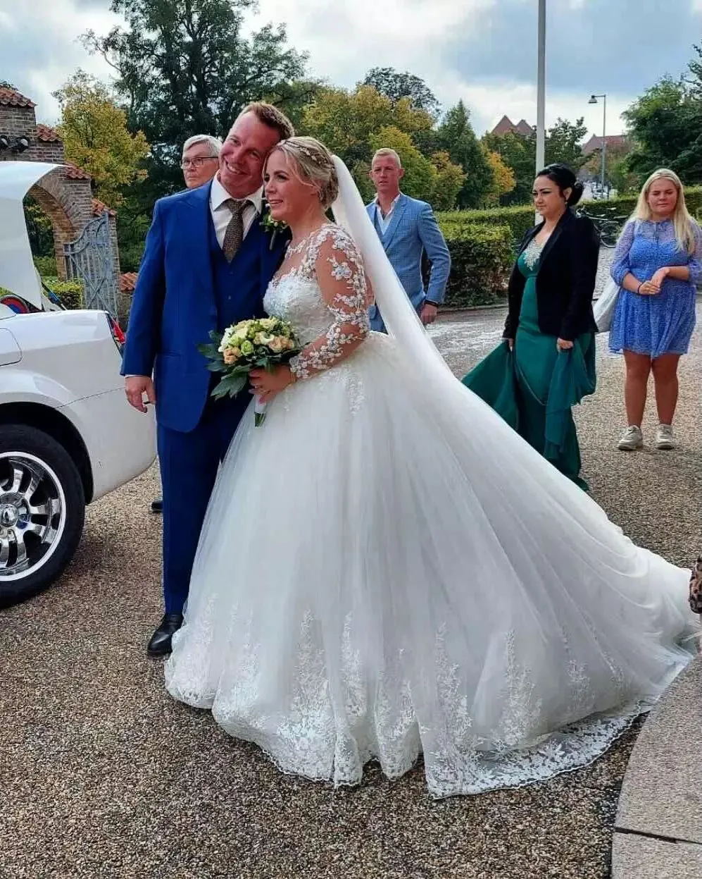 Elegant Long A-line Sweetheart Tulle Wedding Dress