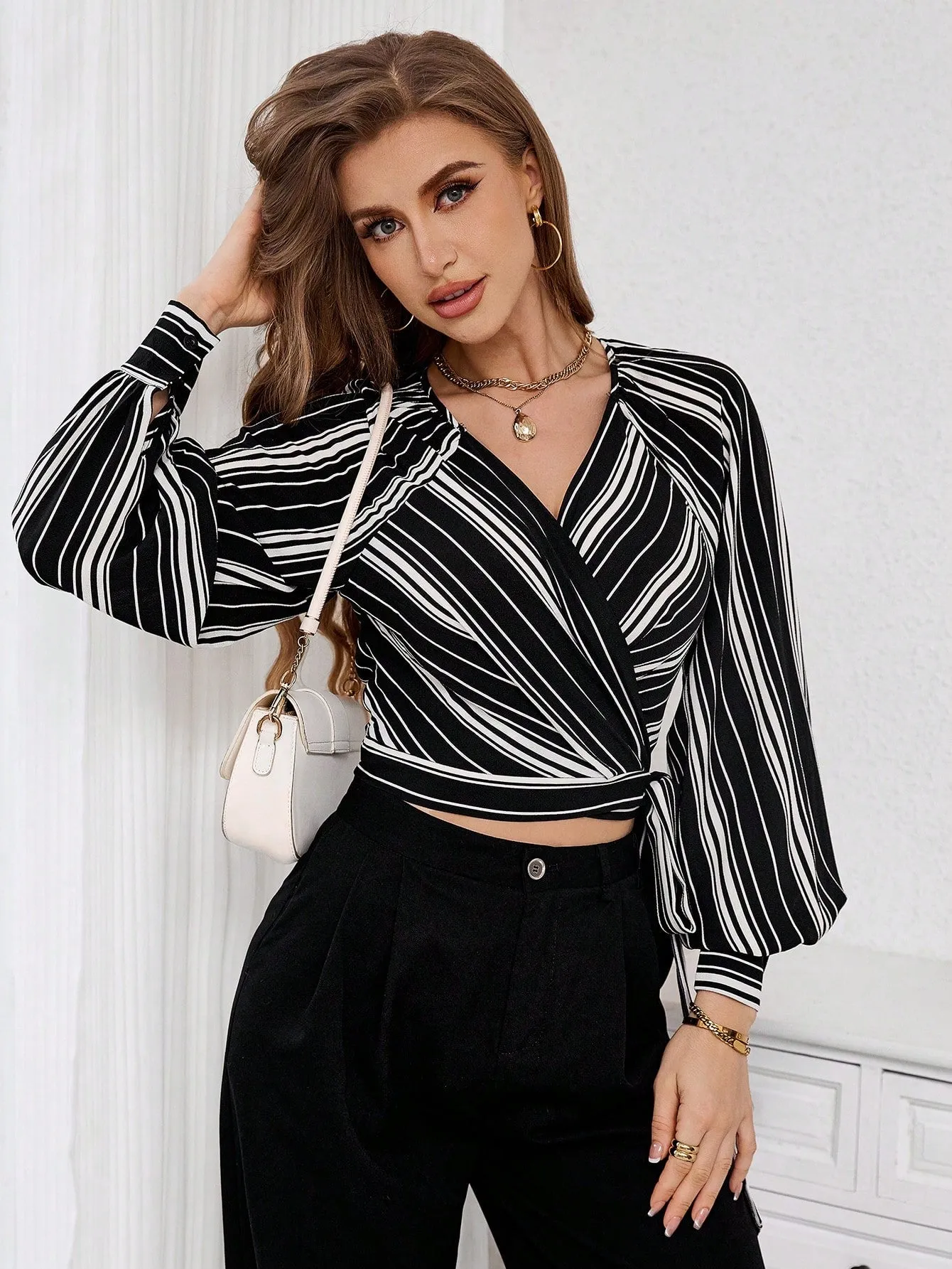 SHEIN Priv̩ Women's Striped Print Raglan Sleeve Crop Tie Front Shirt