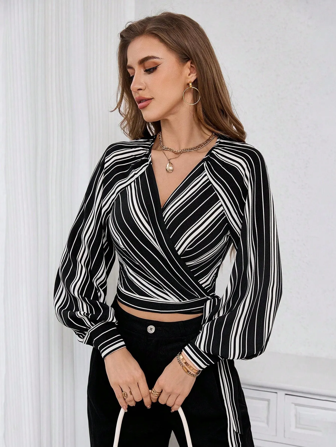 SHEIN Priv̩ Women's Striped Print Raglan Sleeve Crop Tie Front Shirt